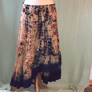 Colorful assymetrical hemmed 100% cotton skirt.